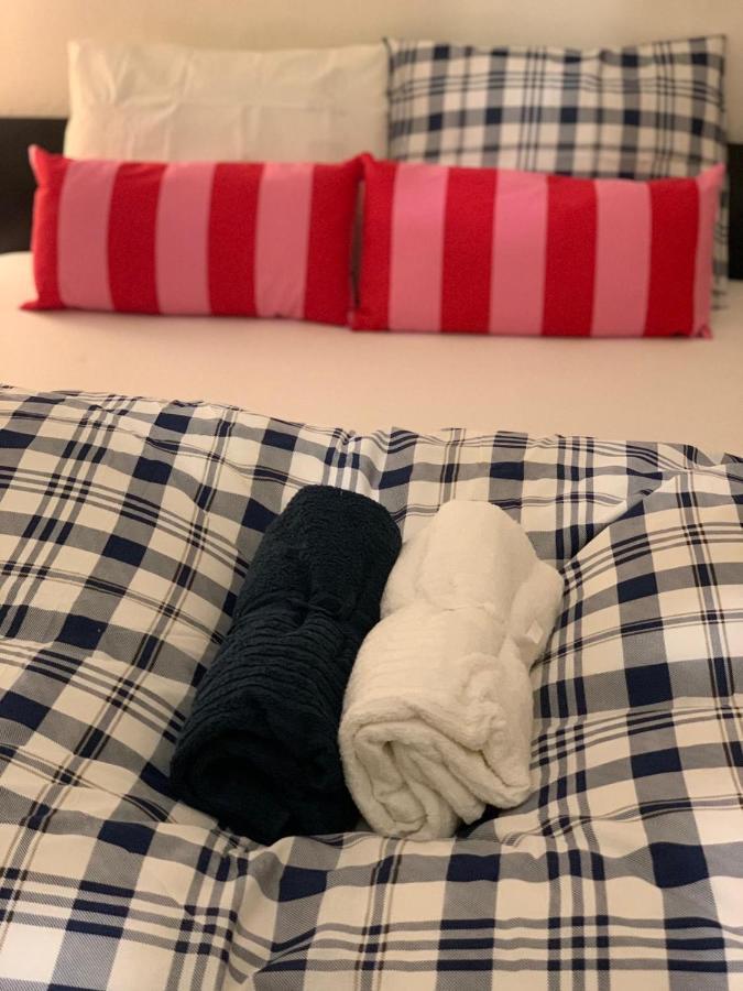 Hostel Lovely Rooms, City Center, Shared Bathroom, Windows To Corridor 菲拉赫 外观 照片