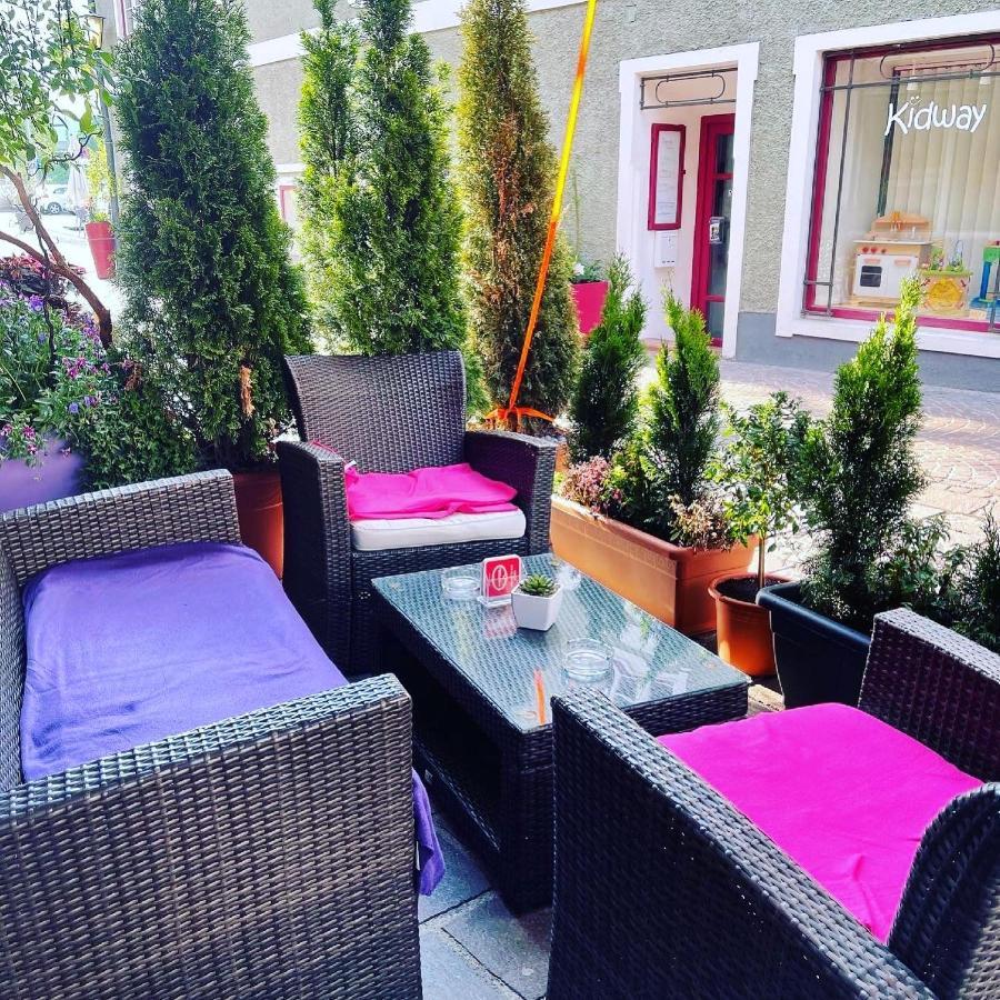 Hostel Lovely Rooms, City Center, Shared Bathroom, Windows To Corridor 菲拉赫 外观 照片