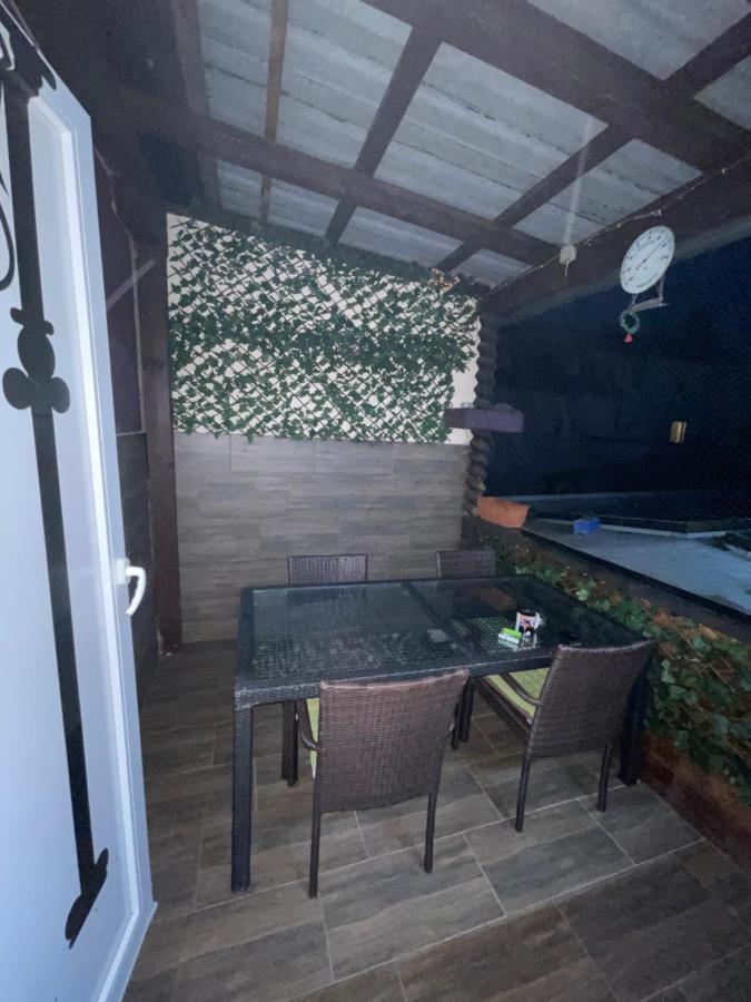 Hostel Lovely Rooms, City Center, Shared Bathroom, Windows To Corridor 菲拉赫 外观 照片