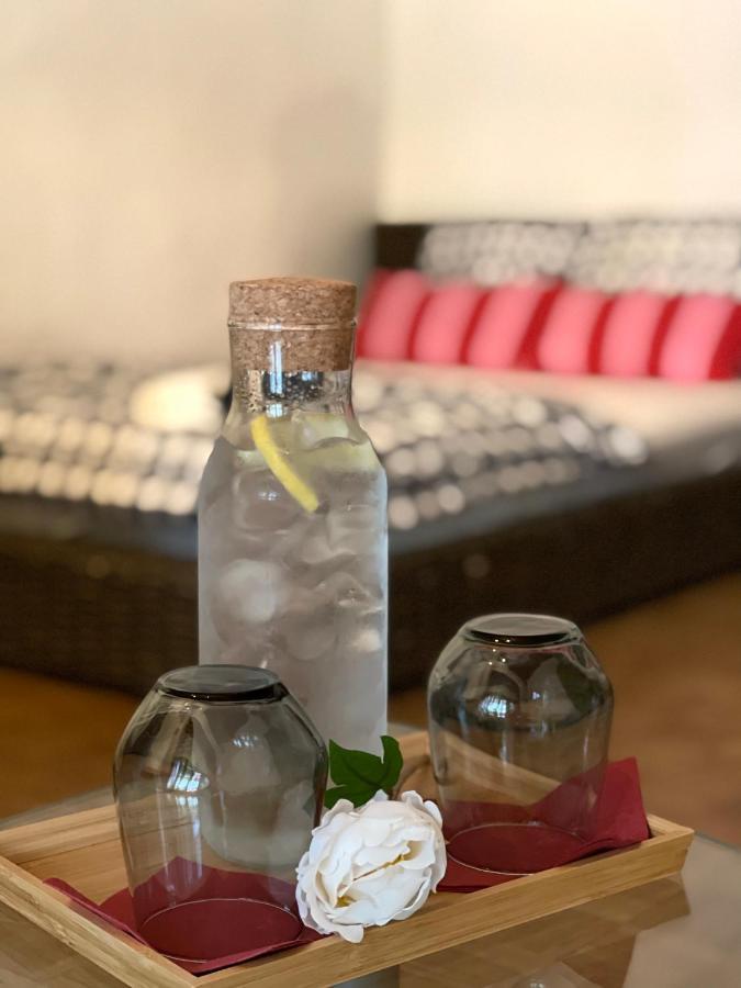 Hostel Lovely Rooms, City Center, Shared Bathroom, Windows To Corridor 菲拉赫 外观 照片