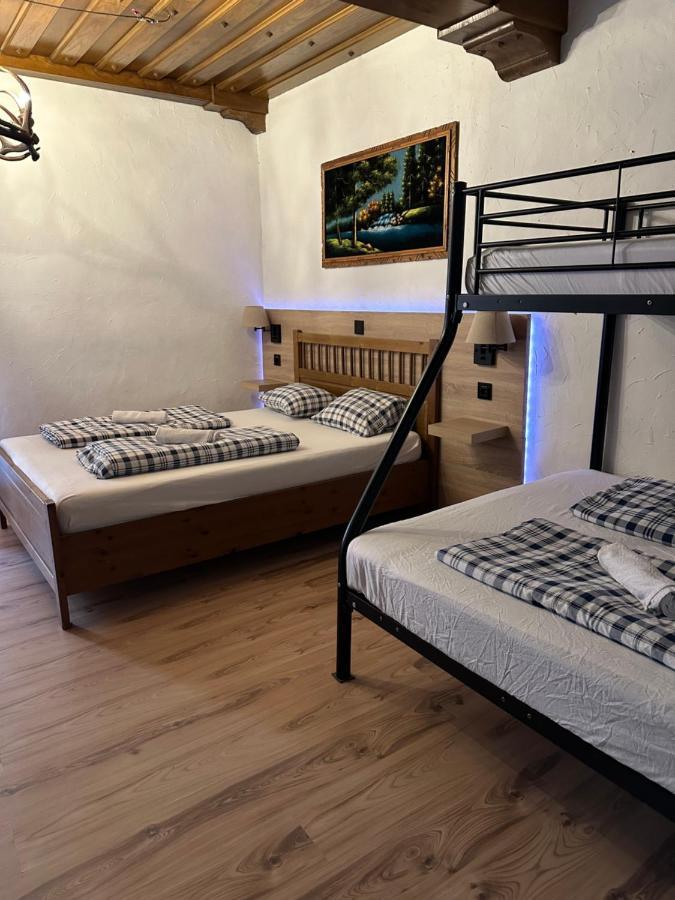 Hostel Lovely Rooms, City Center, Shared Bathroom, Windows To Corridor 菲拉赫 外观 照片