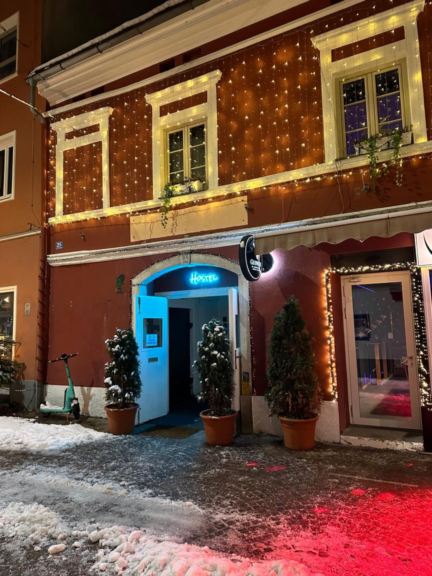 Hostel Lovely Rooms, City Center, Shared Bathroom, Windows To Corridor 菲拉赫 外观 照片