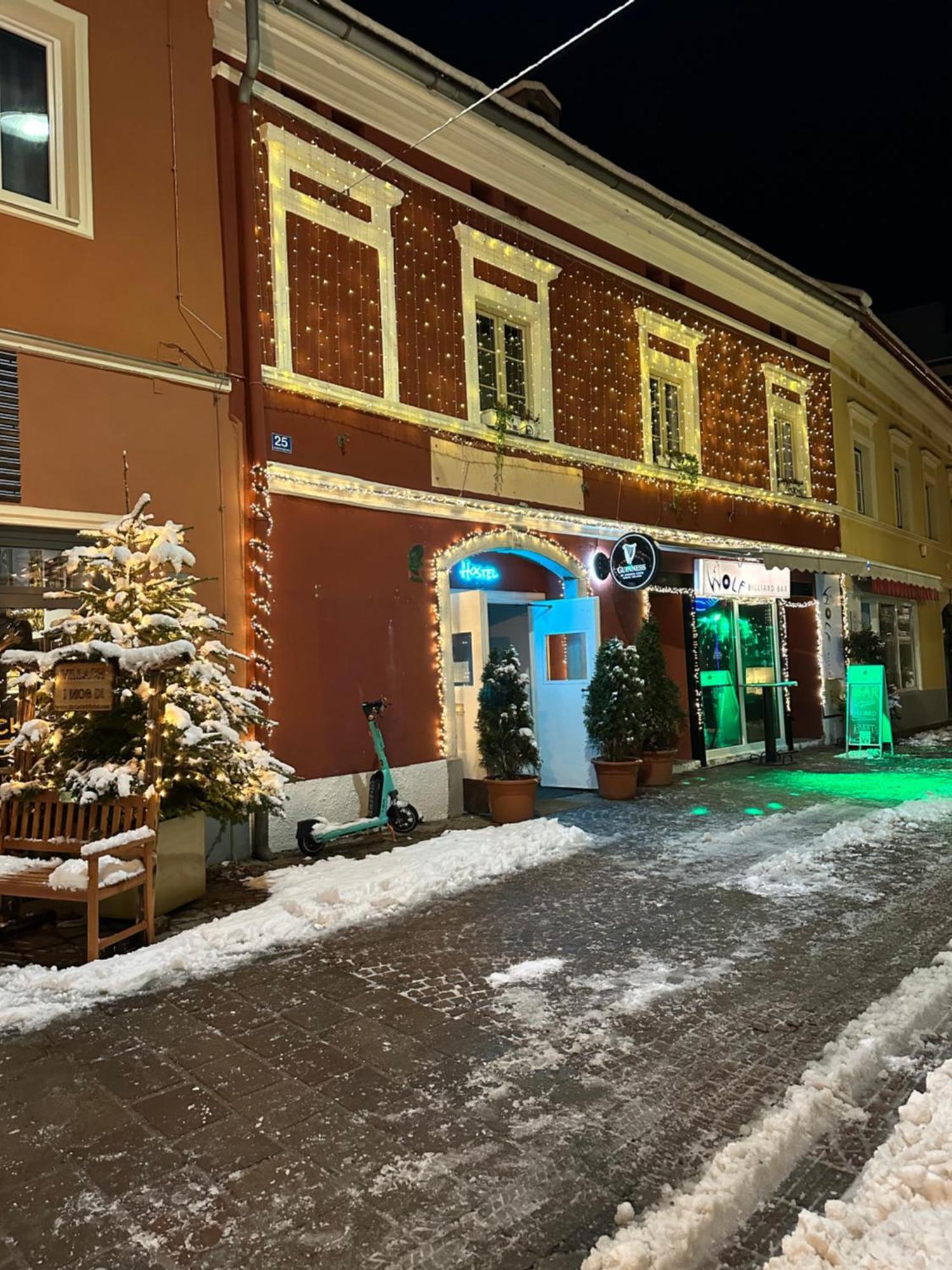 Hostel Lovely Rooms, City Center, Shared Bathroom, Windows To Corridor 菲拉赫 外观 照片